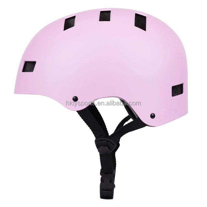 Casques de patins à roulettes OEM respirants pour femmes classiques de style européen à vendre