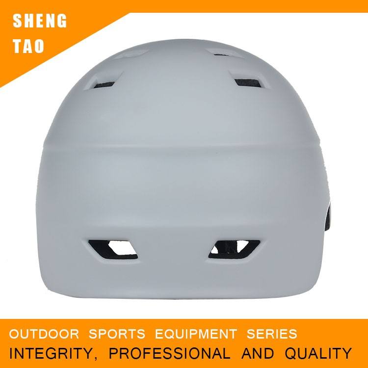 ST036-01 Casque de patinage