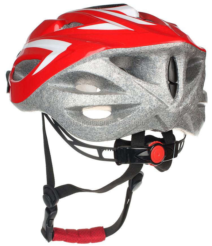 La Chine fabrique un casque de vélo hors moule