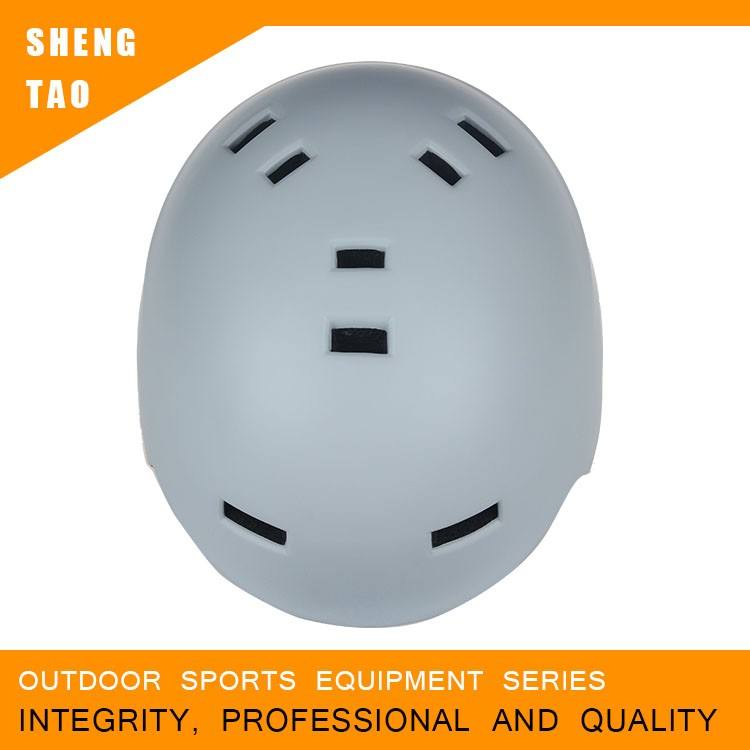 ST036-01 Casque de patinage