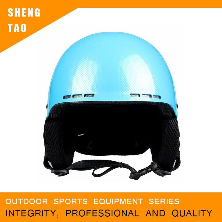 Casque de ski à la mode