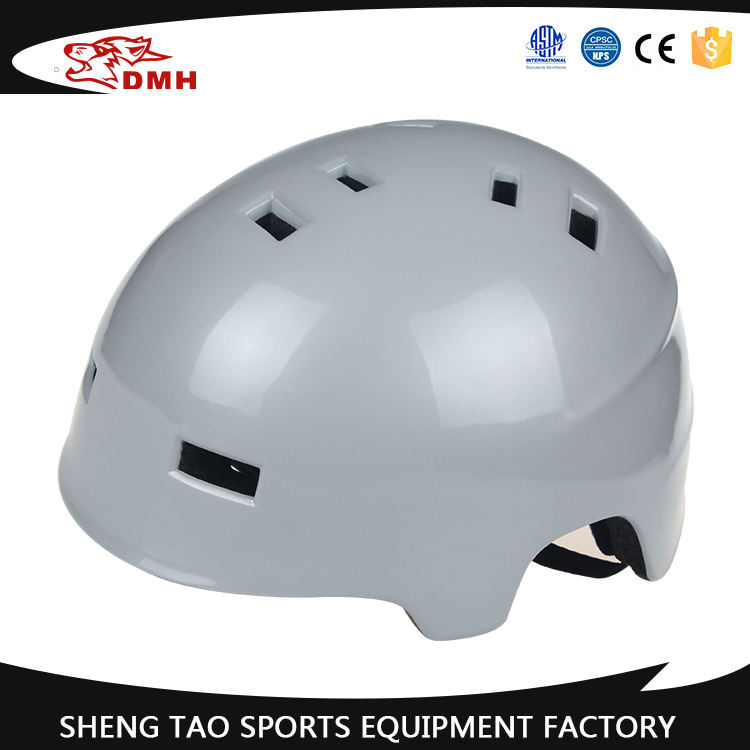 ST036-01 Casque de patinage